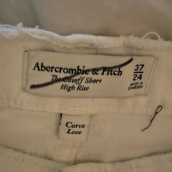 NWT ABERCROME & FITCH Curve Love White High Rise Cutoff Denim Mom Shorts Size 24 - Picture 5 of 6